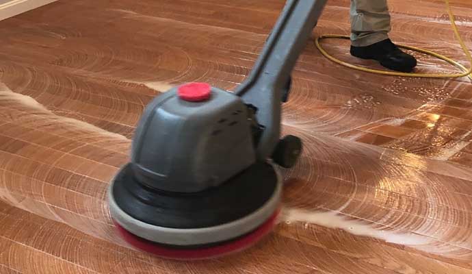 plishing laminate floor with a polsher